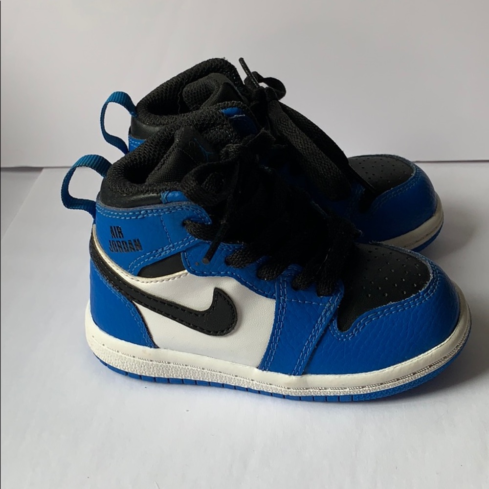 Boys size 6C NIKE air Jordan’s